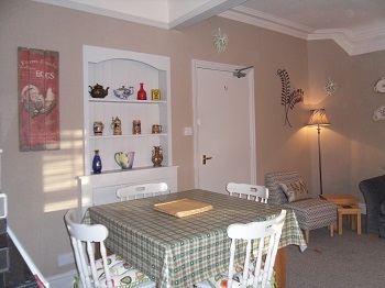 country cottage dining area